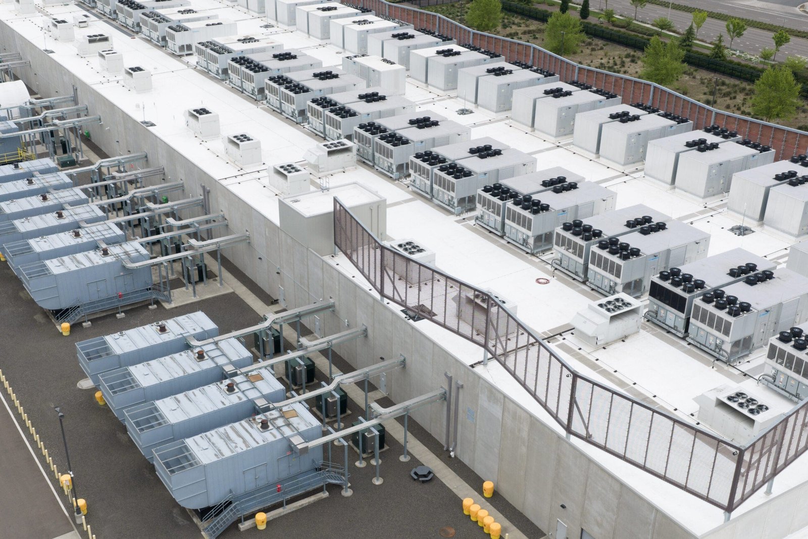How much water do AI data centers really use? Wisconsin researchers look for answers. 4 AP26118078222220 scaled